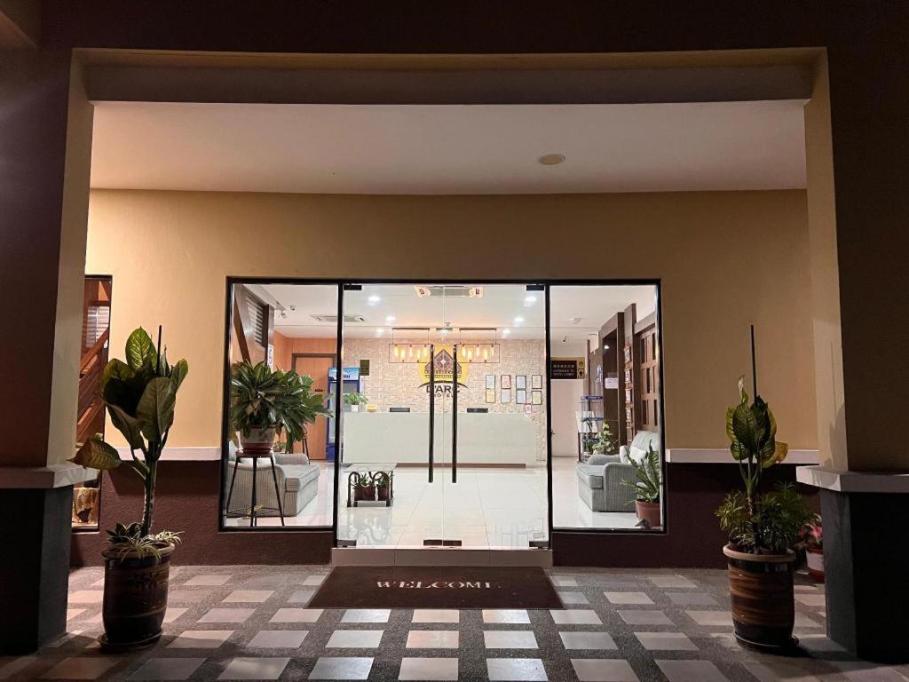 D Arc Hotel Кота-Кинабалу Экстерьер фото
