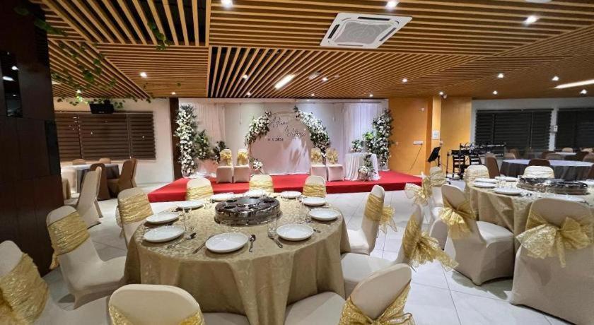 D Arc Hotel Кота-Кинабалу Экстерьер фото