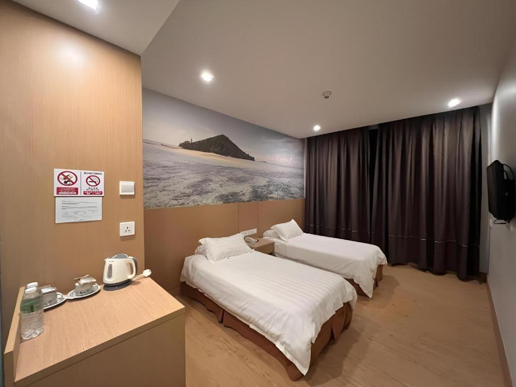 D Arc Hotel Кота-Кинабалу Экстерьер фото
